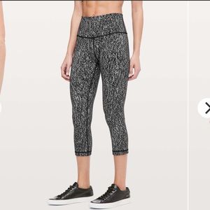 Lululemon Wonder Under high rise crop 21”